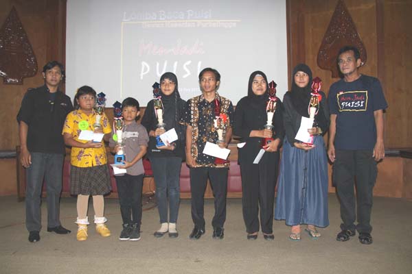 Dua Siswa SMA Bukateja Juarai Lomba Puisi