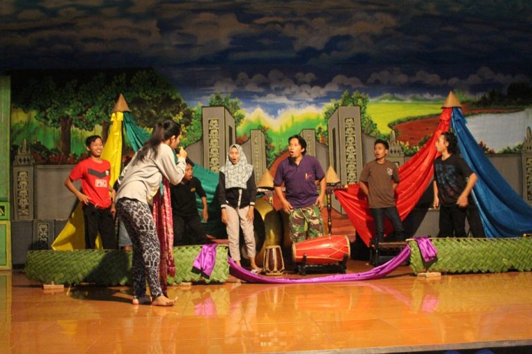 Molek Ngglathek Ketemu Dhewek’ , Ingatkan Pejabat untuk Tidak Korupsi