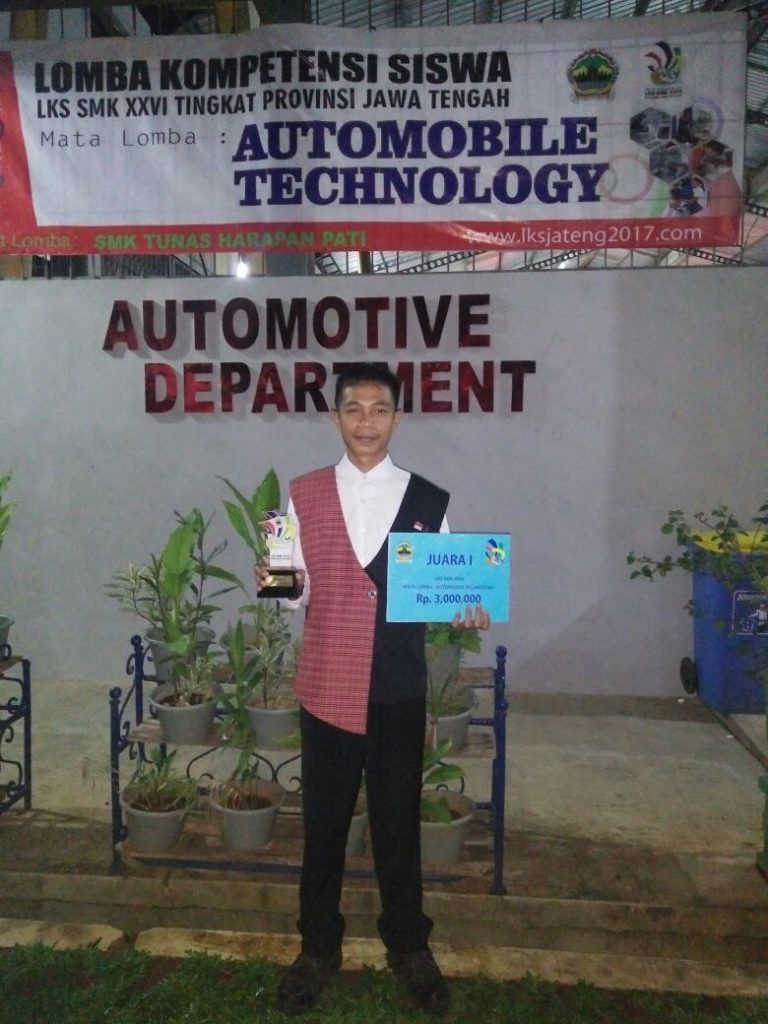 Siswa SMKN 1 Kaligondang Juara I LKS SMK Tingkat Jateng