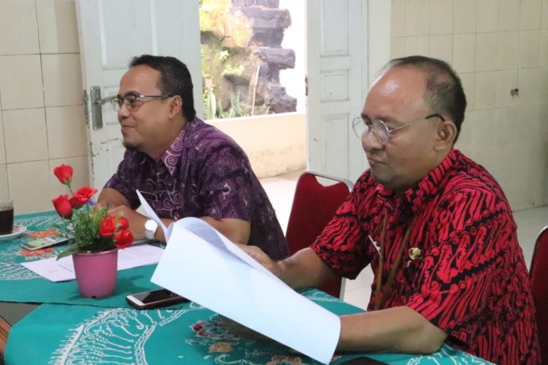 DINKOMINFO Bahas Perbup tentang Pelaksanaan Presensi Elektronik.