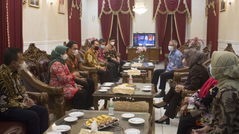 Bupati Tiwi Dorong Desa Realisasikan 8 Persen Dana Desa Untuk Penanganan Covid-19