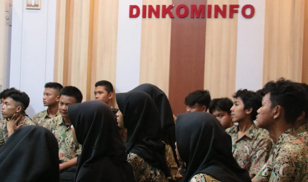 36 SISWA SMKN 1 PURBALINGGA BELAJAR DI DINKOMINFO