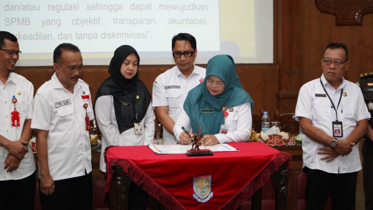 Penandatanganan Pakta Integritas SPMB