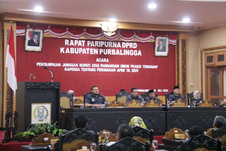 Plt. Kepala Dinkominfo Hadiri Rapat Paripurna DPRD Terkait Jawaban Bupati atas Pandangan Umum Fraksi