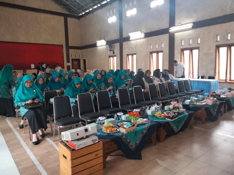 Dinkominfo Purbalingga Fasilitasi Zoom Meeting Pencanangan Gerakan Ibu/Perempuan Menanam Pohon (Rabu Pon) Bersama TP PKK