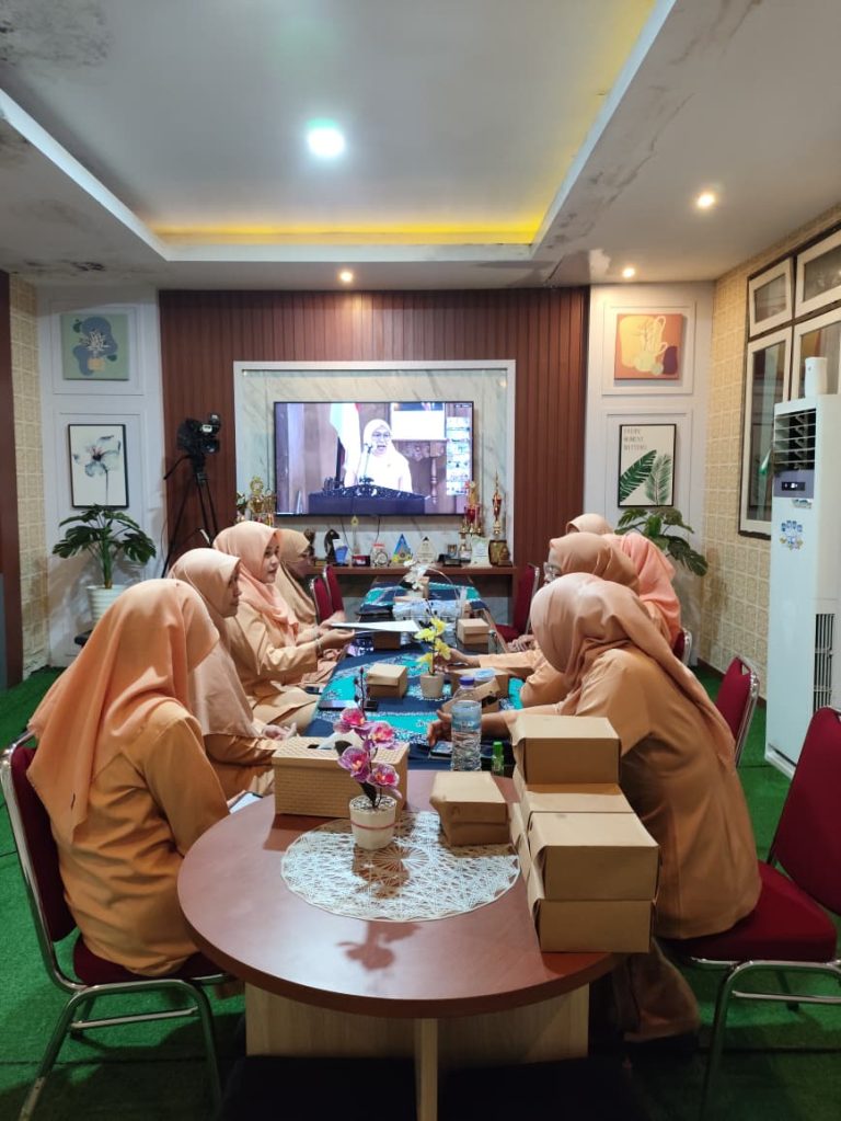 Dinkominfo Purbalingga Ikuti Pengukuhan Pengurus DWP Unsur Pelaksana Secara Daring