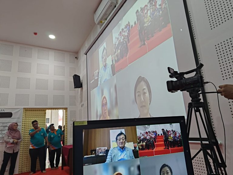 Dinkominfo menjadi Fasilitator Zoom bersama Walikota Tono City dalam rangkaian kegiatan Festival Literasi Ajar Pustaka Tingkat Purbalingga